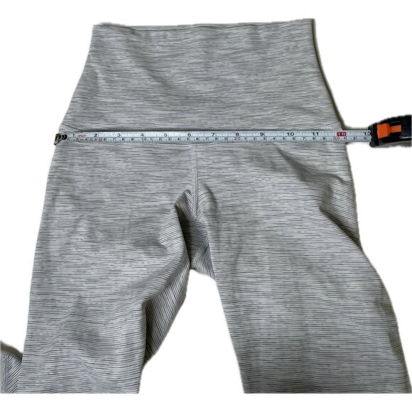 Lululemon Wunder Under Scalloped Hem High-Rise Cropped Leggings Gray White XS 2 - Picture 9 of 9